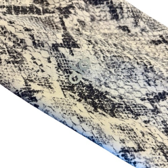 Alo Yoga High Waist Vapor Snakeskin Leggings EUC - Picture 5 of 8
